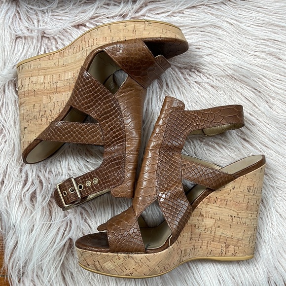 Stuart Weitzman Safety Wedge in Toffee Brown Snake Print Sz 10 - Picture 10 of 15
